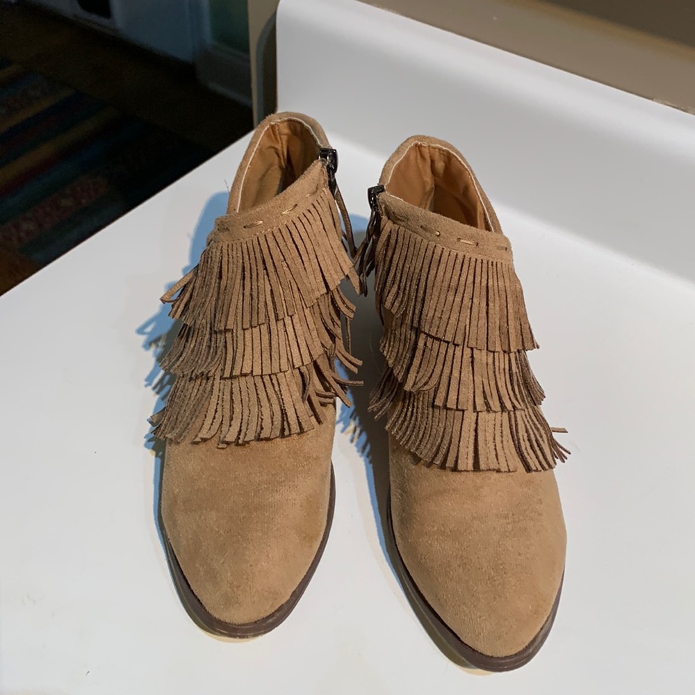 Fringe booties size 39, fit 38
